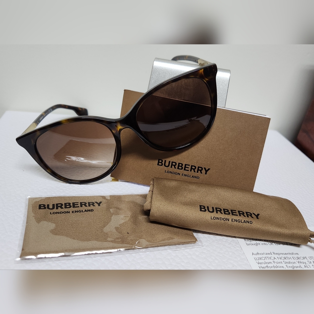 BURBERRY Women's Cat Eye Sunglasses Alice NWT